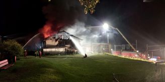 Millionenschaden - Brand in Mühlehorn GL durch Feuerwehr eingegrenzt
