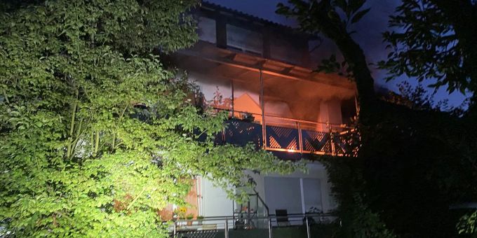 Arlesheim BL - Mann nach Brand in Mehrfamilienhaus im Spital