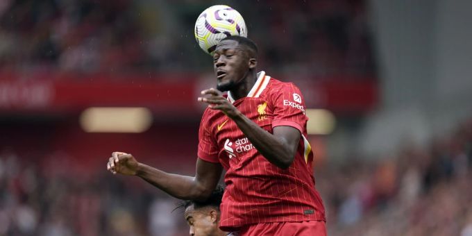 Wenn er sich nicht gerade vermummt, spielt Ibrahima Konate beim FC Liverpool. Ibrahima Konate