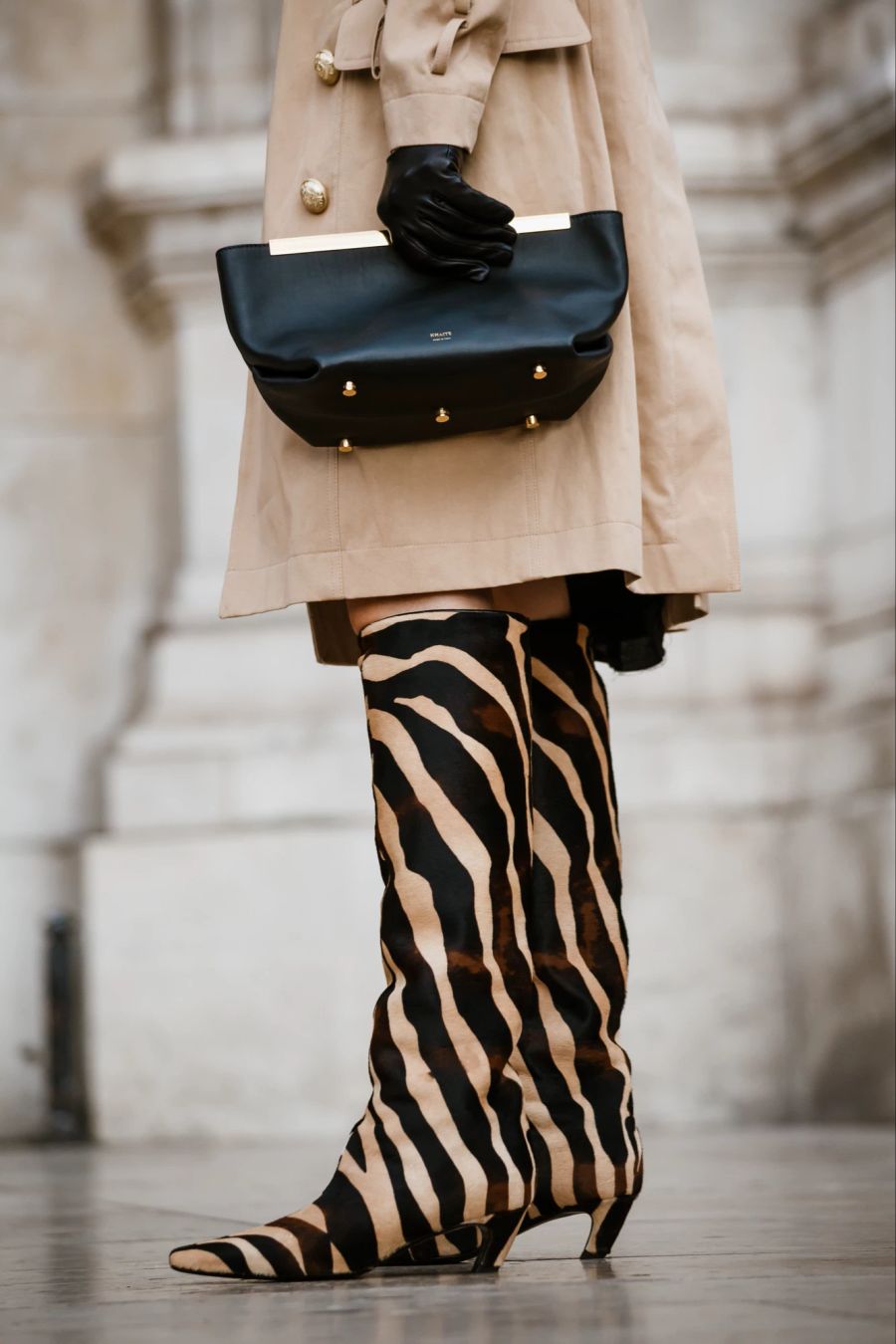 Stiefel mit Zebrastreifen.