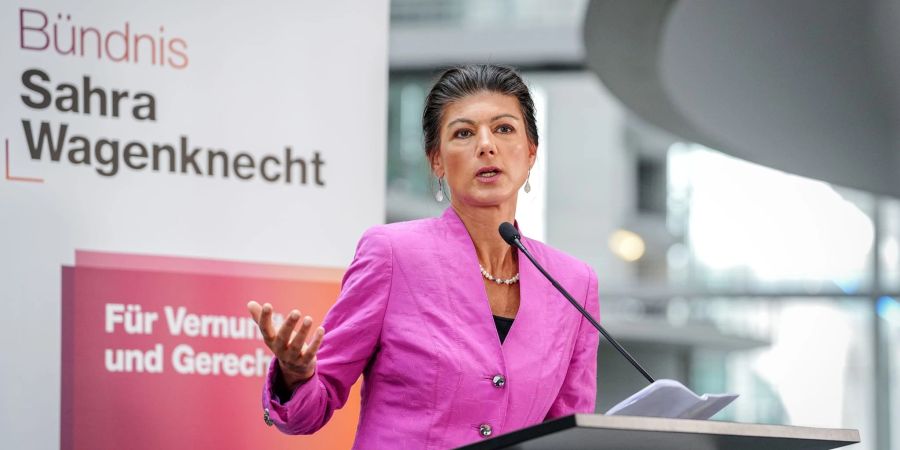 Die BSW-Chefin Sahra Wagenknecht kritisiert die jüngste Bundestagsrede von CDU-Chef Friedrich Merz zur Ukraine-Politik scharf. (Archivbild)