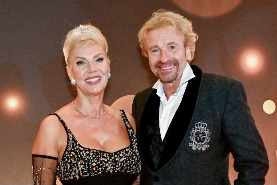 Thomas Gottschalk und Karina Mross haben geheiratet – auf Ibiza vor malerischer Kulisse.