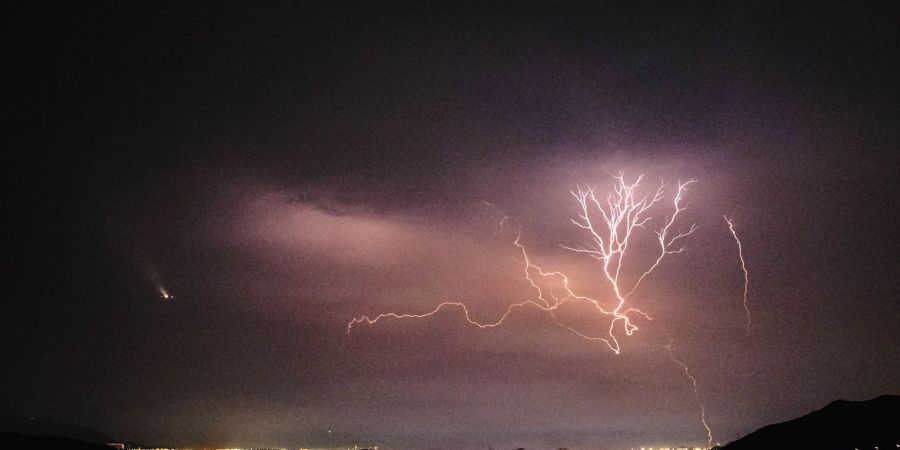 «Yagi» ist mit Windgeschwindigkeiten von rund 200 Kilometern pro Stunde unterwegs.