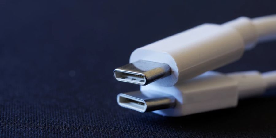 USB-C-Kabel dunkler Hintergrund