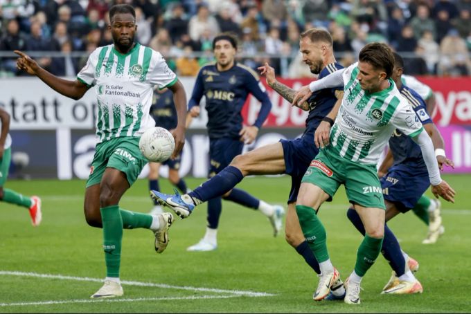 Abdoulaye Diaby (l.) in einem Spiel des FC St.Gallen. Abdoulaye FC St.Gallen