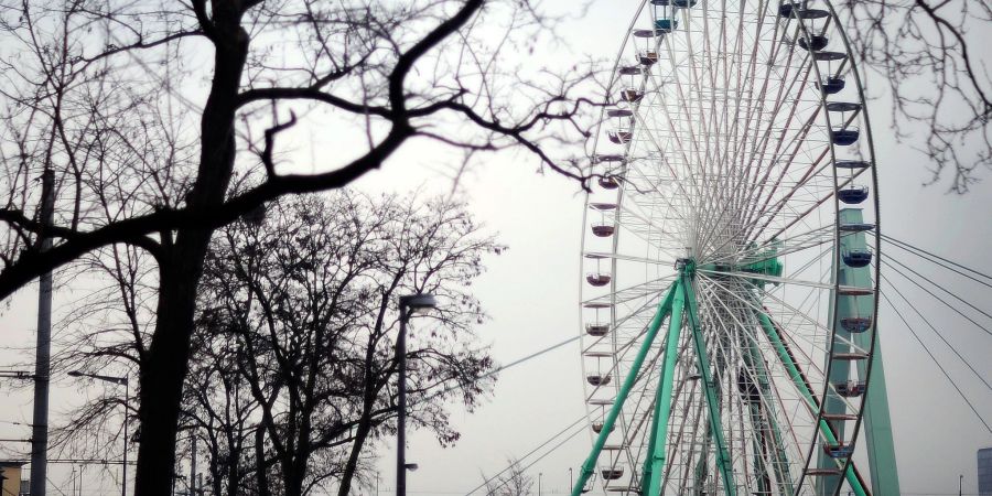 Nach einem Stromausfall läuft die Deutzer Kirmes in Köln wieder. (Archivbild)