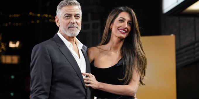 Amal und George Clooney feierten ihren zehnten Hochzeitstag. george clooney