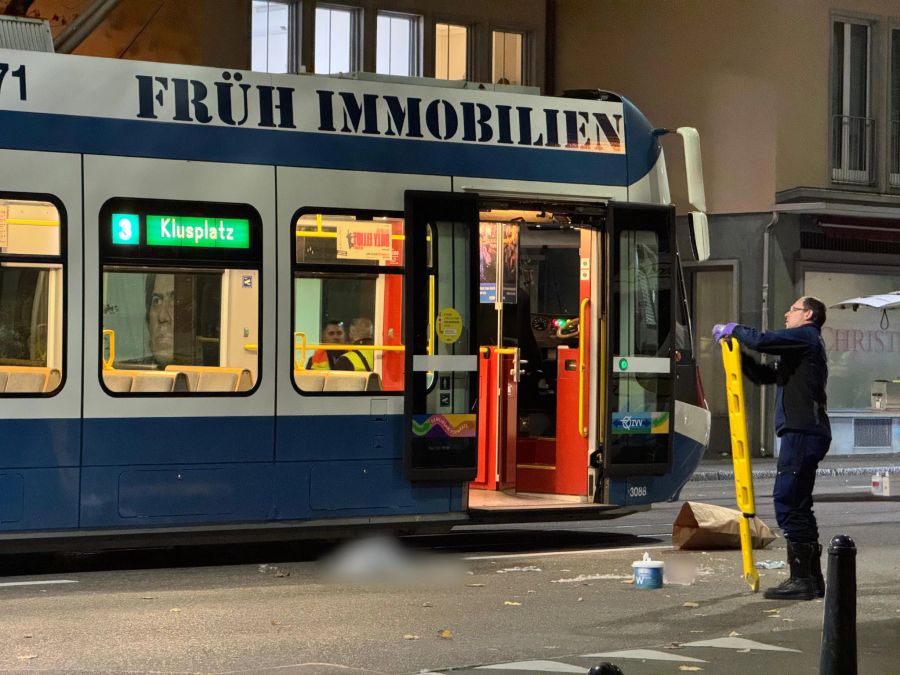 Der Fussgänger wurde schwer verletzt ins Spital gebracht, wo er später verstarb.