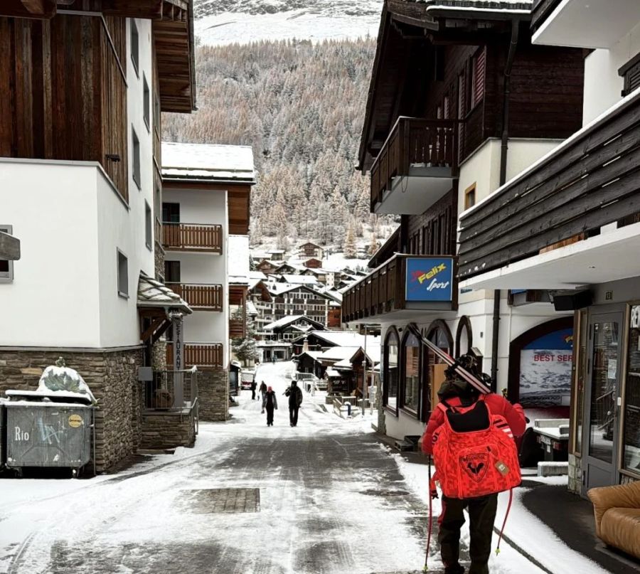 Auch in Saas-Fee VS hat es geschneit.