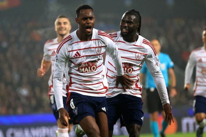 Edimilson Fernandes bejubelt sein 1:0 für Brest gegen Sparta Prag. Edimilson Fernandes
