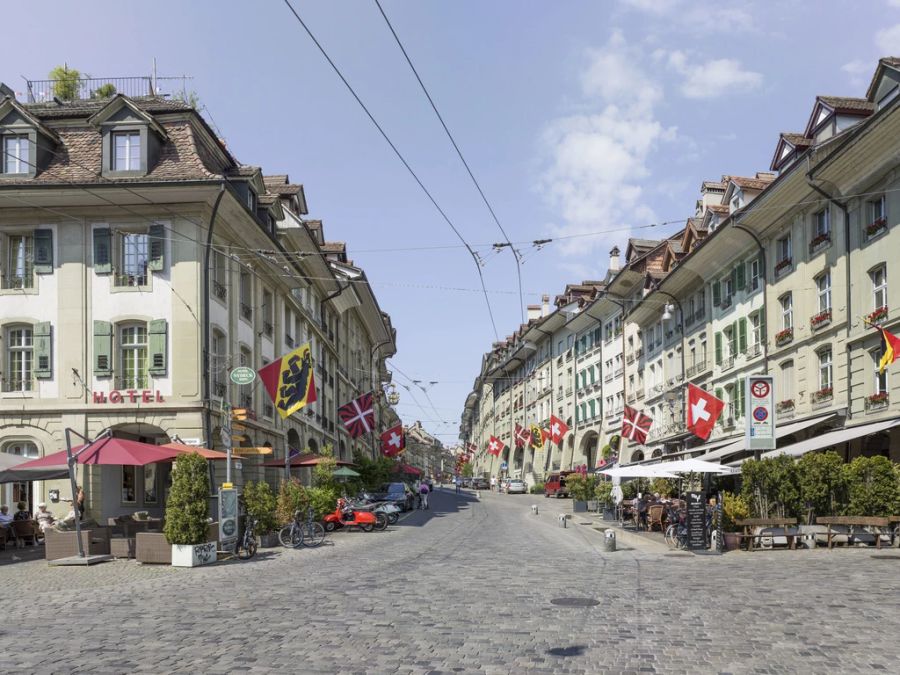 In der Gerechtigkeitsgasse in der Berner Altstadt befindet sich ein Poller, der regelmässig umgefahren wird.