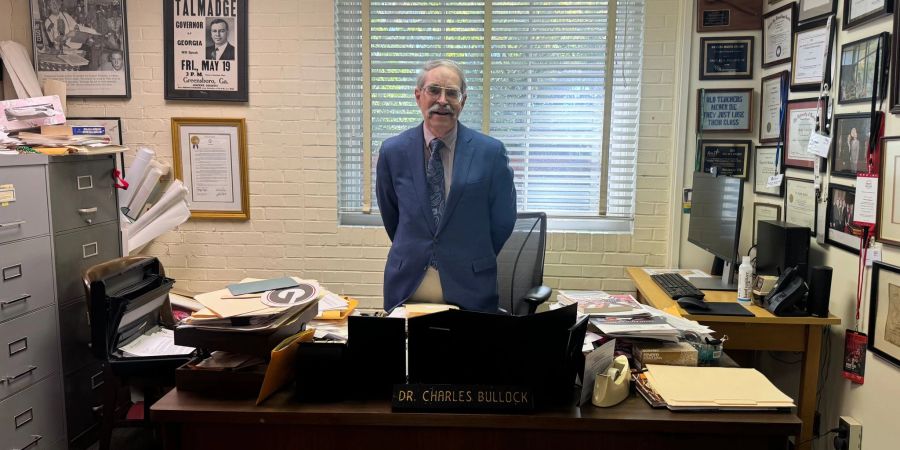 Der Wahlexperte Charles Bullock in seinem Büro an der Universität von Georgia.