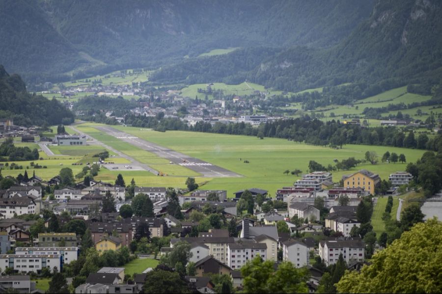 Auf dem Flughafen-Areal in Mollis GL steigt 2025 das Eidgenössische Schwing- und Älplerfest.