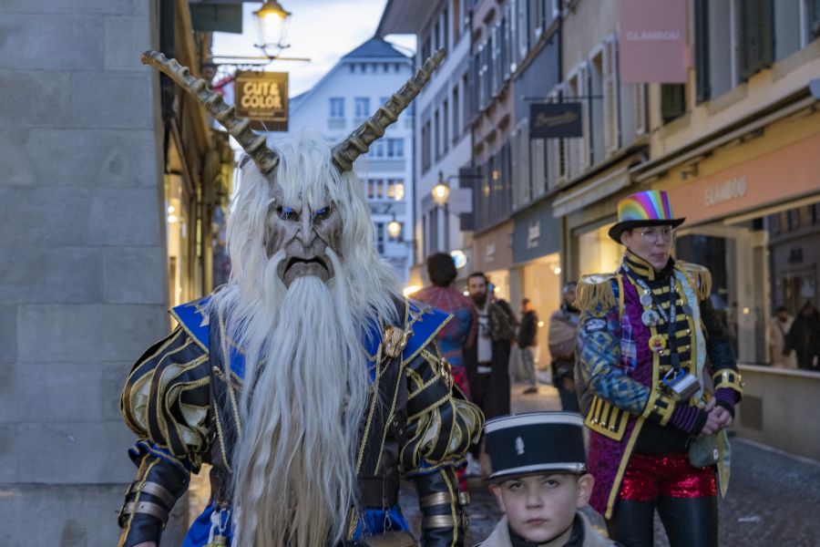 Viele der Frühaufsteherinnen und -aufsteher waren mit Extrabussen und -zügen nach Luzern gelangt.