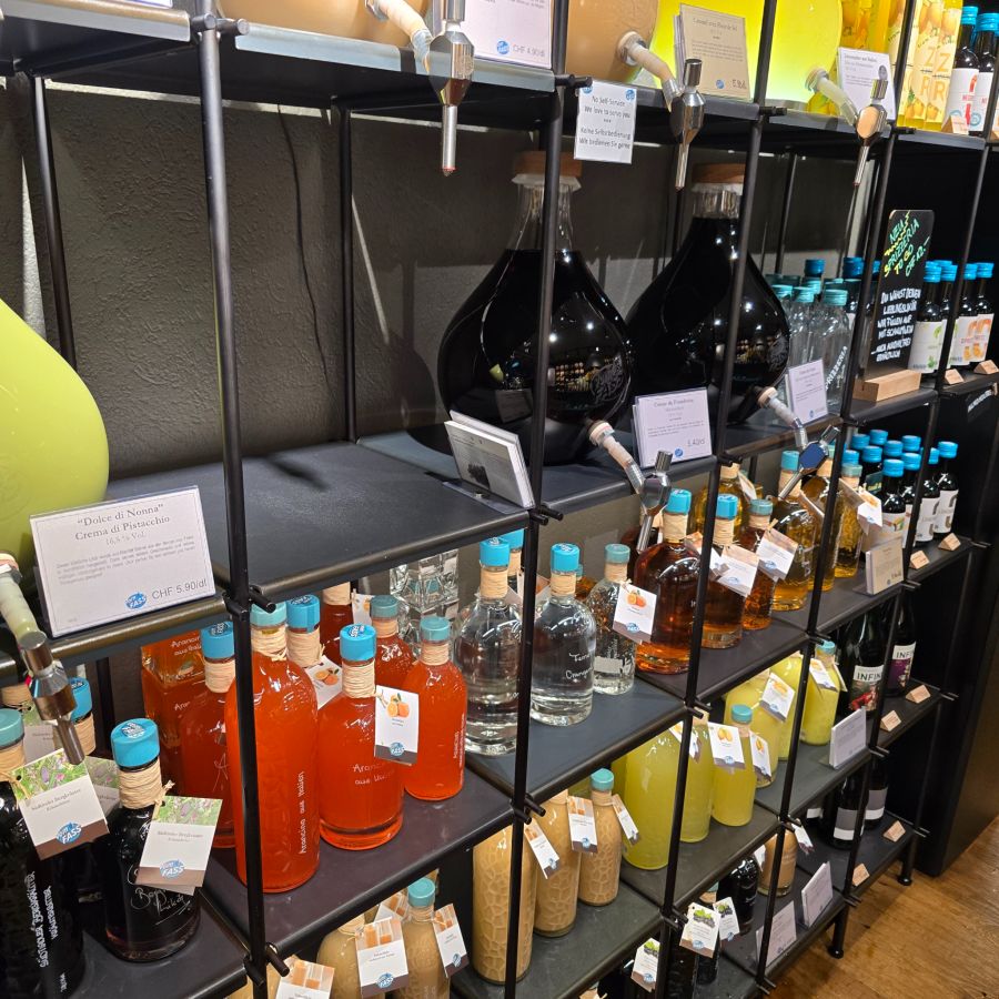 Ein solcher Glasballon fiel zu Boden.