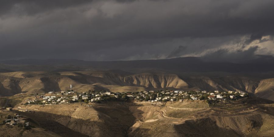 ARCHIV - Eine israelische Siedlung im Westjordanland (Archivbild). Foto: Mahmoud Illean/AP/dpa