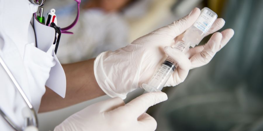 Die geplanten Kürzungen im Spital Samedan (GR) betreffen vor allem das Pflegepersonal. (Symbolbild)