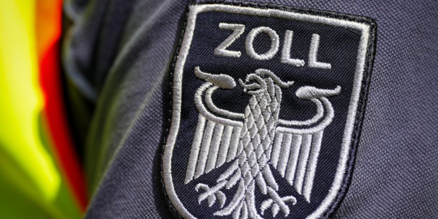 Deutsche Zöllnerinnen und Zöllner untersagten die Einfuhr von über einer Tonne Elektroschrott aus der Schweiz nach Deutschland. (Symbolbild)