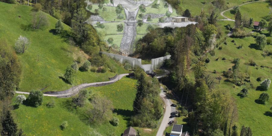 Der Kanton Luzern will den am Altdorfbach in Vitznau bestehenden Geschiebesammler (Bildmitte) ausbauen und einen neuen (oben) erstellen. (Visualisierung)