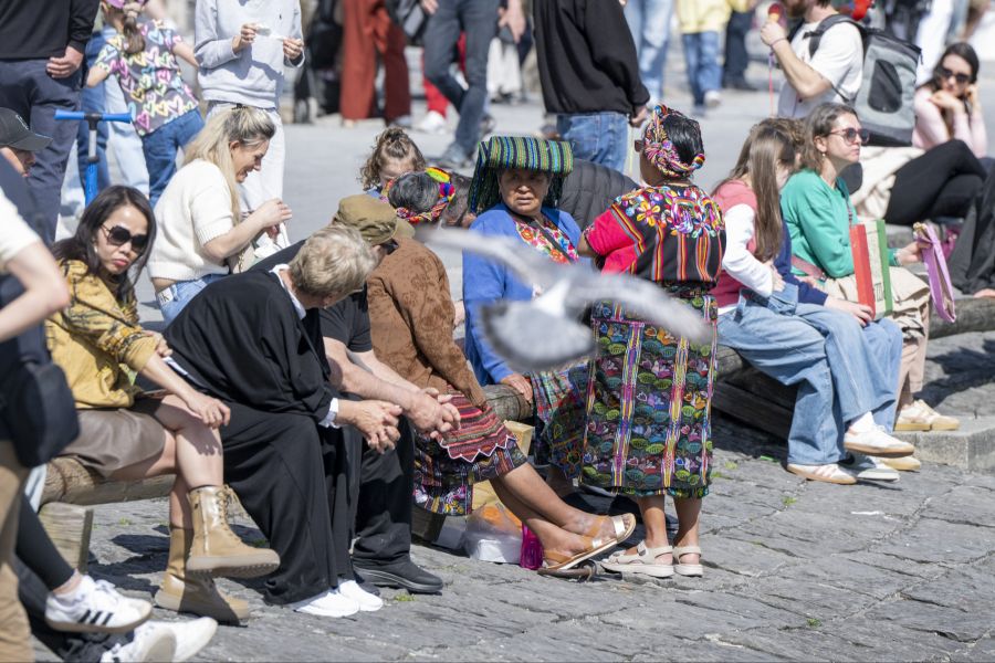 Mit Temperaturen von 18 bis 22 Grad ist es angenehm warm – fast schon T-Shirt-Wetter.