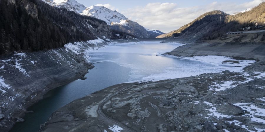 Zahlreiche Wasserkraftwerke in Graubünden werden ausserkantonal betrieben, wie hier der Marmorera Stausee des Elektrizitätswerks der Stadt Zürich (ewz). In den kommenden Jahren will ...