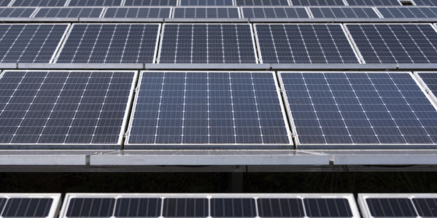 Die Stadt Zürich soll Zürich ihr Solarpotenzial besser ausschöpfen: Das fordern zwei am Dienstag eingereichte Initiativen von SP, AL und Grüne. (Symbolbild)