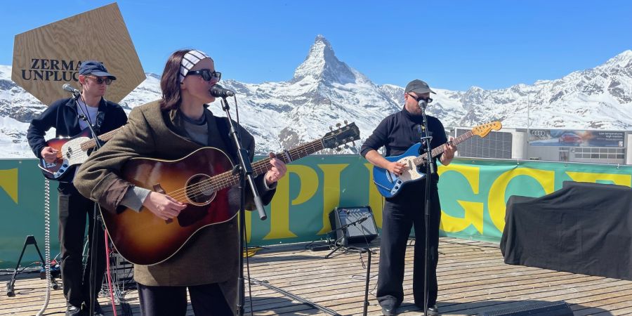 Die Zürcher Musikerin Lily Claire am Unplugged Zermatt.