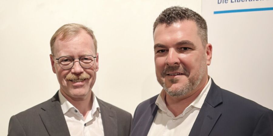 Die FDP-Mitglieder haben an ihrer Versammlung Andreas Hostettler (links) und Florian Weber für die Zuger Regierungsratswahlen im Oktober nominiert.