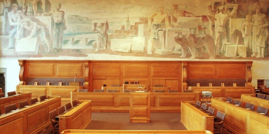 Wer die Sitze im Grossratssaal künftig besetzt, entscheiden die Wahlberechtigten Ende März. (Archivbild)