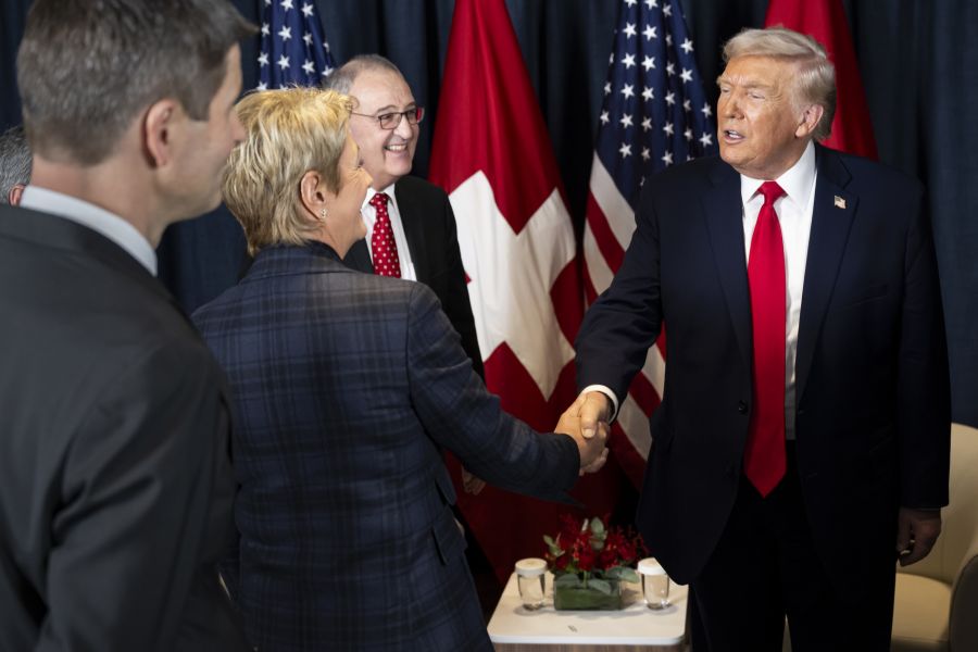 Zuerst gabs eine gehörige Schelte, dann zeigte sich Donald Trump gegenüber Karin Keller-Sutter zuvorkommend.