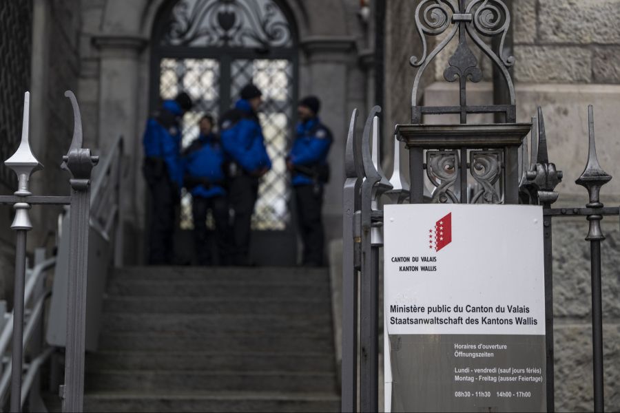 Die Walliser Staatsanwaltschaft steht seit Beginn der Ermittlungen zur Brandkatastrophe in Crans-Montana in der Kritik.
