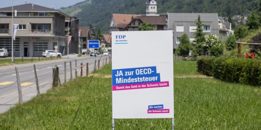 Das Schweizer Stimmvolk hat 2023 die Einführung der OECD-Mindeststeuer für grosse, interantonale Firmen, mit 78,5 Prozent Ja-Stimmen gutgeheissen. (Archivfoto)