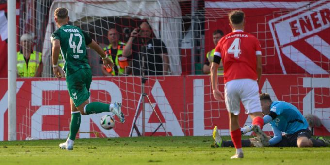 Neuzugang Topp ist bei seinem Werder-Debüt Bremens gefährlichster Mann auf dem Platz. DFB Pokal