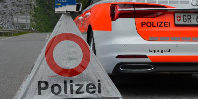Arosa: Verkehrsbehinderungen am 20. Internationalen Arosa Classic Car Bergrennens. Arosa Sperrung