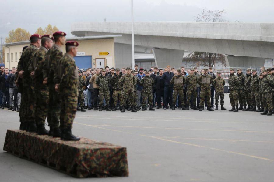 Die Rekrutenschule dauert in der Regel 124 Tage, das sind 18 Wochen.