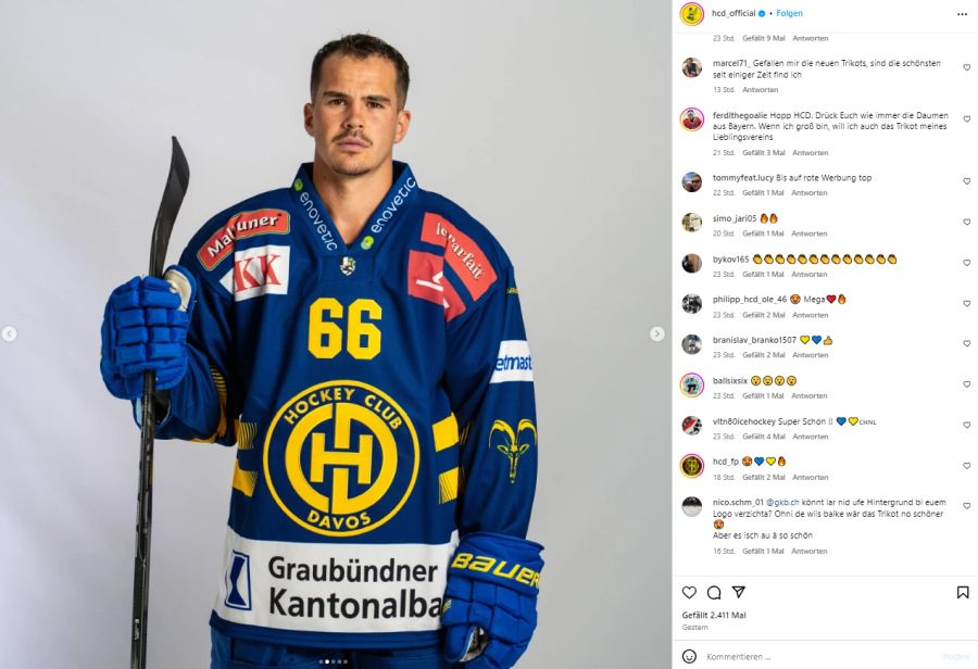 Das Heimtrikot des HCD erscheint einmal mehr in Blau.