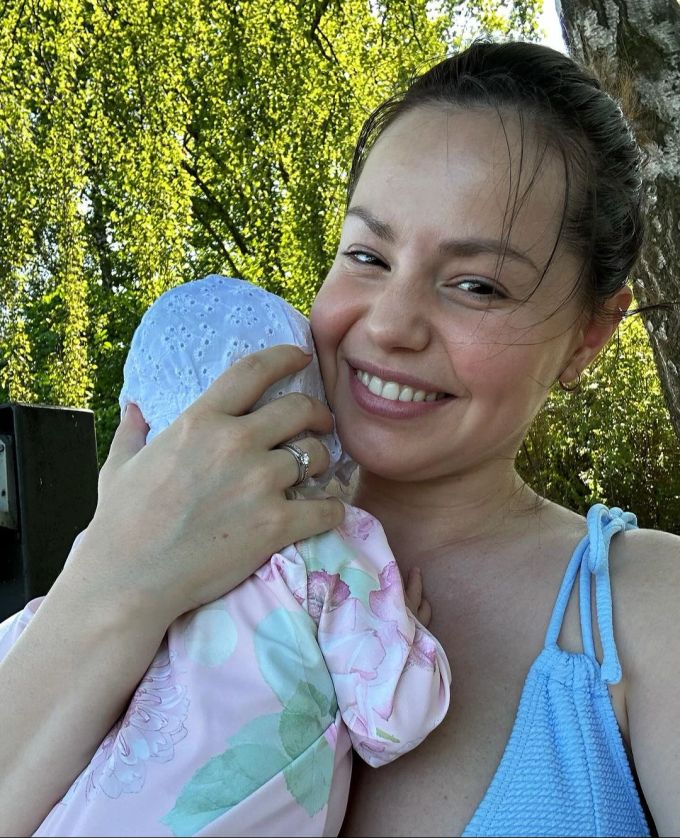 Christina, die Gattin von Luca Hänni, teilt ihren Fans eine rührende Liebeserklärung an ihr Baby. Luca Hänni