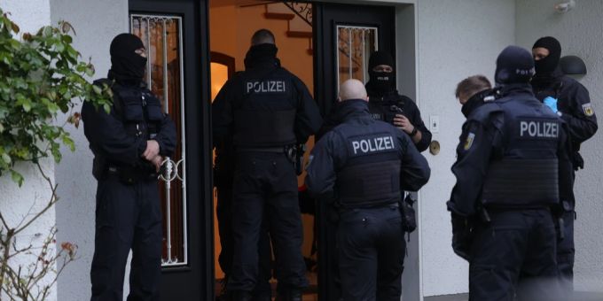 Auch in Solingen (D) wurden im Zuge der Grossrazzia Objekte durchsucht. Razzia Polizei Solingen