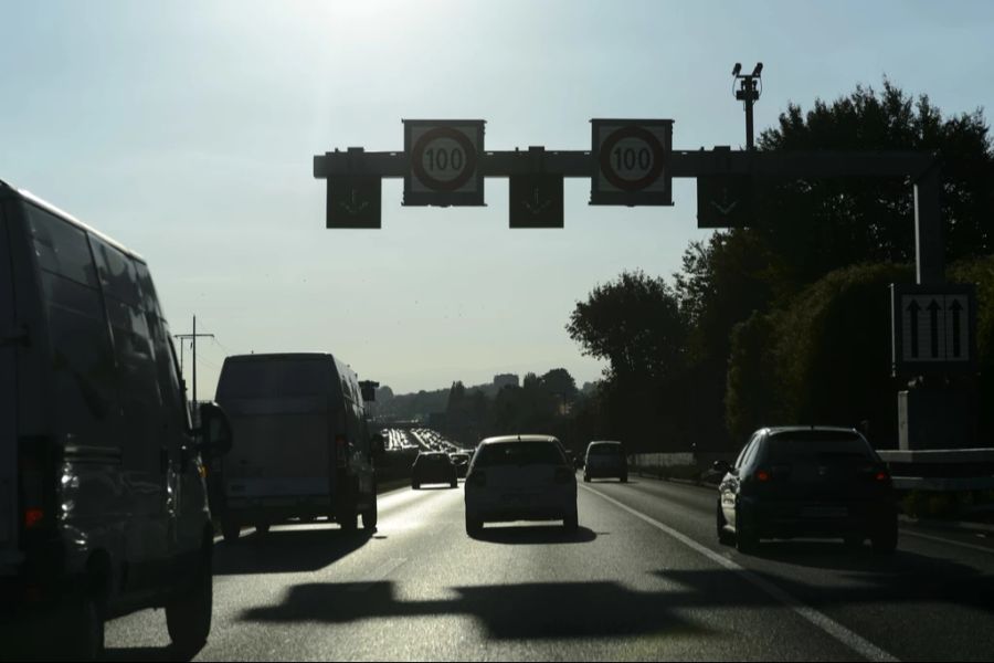 Auf der A1 ereignen sich immer wieder Verkehrssünden. (Symbolbild)