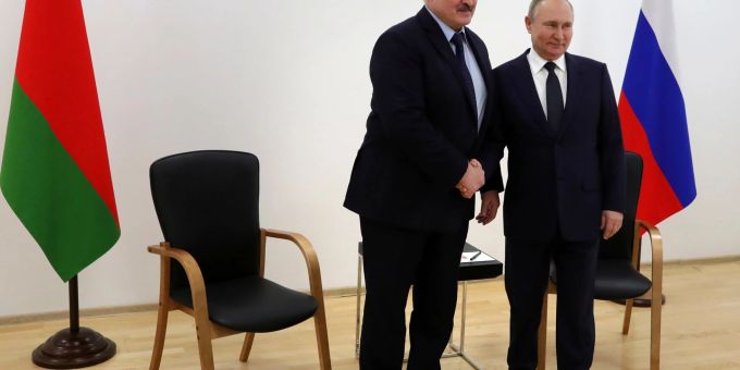 Belarus Machthaber Alexander Lukaschenko und der russische Präsident Wladimir Putin arbeiten eng zusammen. (Archivbild) Belarus Machthaber Alexander Lukaschenko und der russische Präsident Wladimir Putin arbeiten eng zusammen.