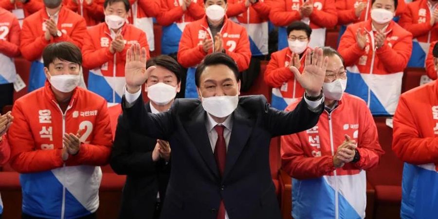 Yoon Suk Yeol hat sich gegen den Kandidaten der Mitte-Links-Regierungspartei durchgesetzt. Foto: -/YNA/dpa