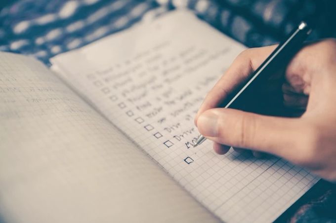 Mit einer Checkliste behalten Sie die Übersicht beim Umzug. Checkliste
