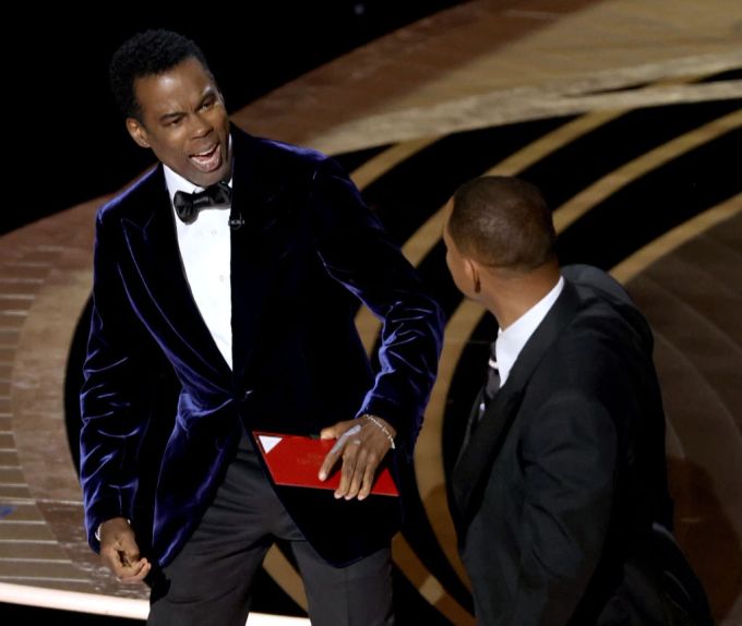 Chris Rock machte sich an den Oscars über Jada Pinkett Smith lustig und kassierte dafür eine Ohrfeige von Will Smith. Chris Rock Will Smith