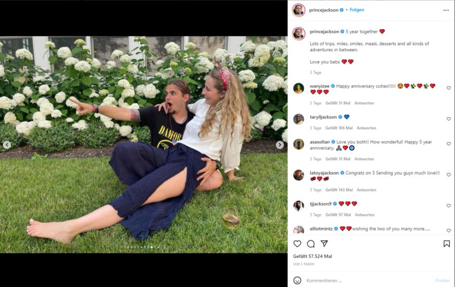 Prince Jackson und Molly Schirmang am Blödeln.