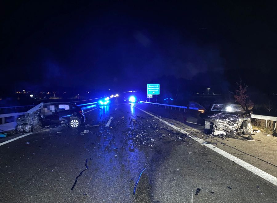 Ein Geisterfahrer prallte am Mittwochabend auf der A1 bei Wangen an der Aare BE in ein entgegenkommendes Auto.