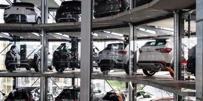 Die Volkswagen-Gruppe als Marktprimus lag mit 11,5 Prozent im Minus und kam auf 176.000 Neuzulassungen. Foto: Swen Pförtner/dpa Die Volkswagen-Gruppe als Marktprimus lag mit 11,5 Prozent im Minus und kam auf 176.000 Neuzulassungen. Foto: Swen Pförtner/dpa