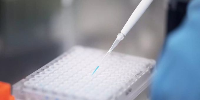 Labor im Functional Genomics Center (FGCZ) der Universität und ETH Zürich. Labor im Functional Genomics Center (FGCZ) der Universität und ETH Zürich.