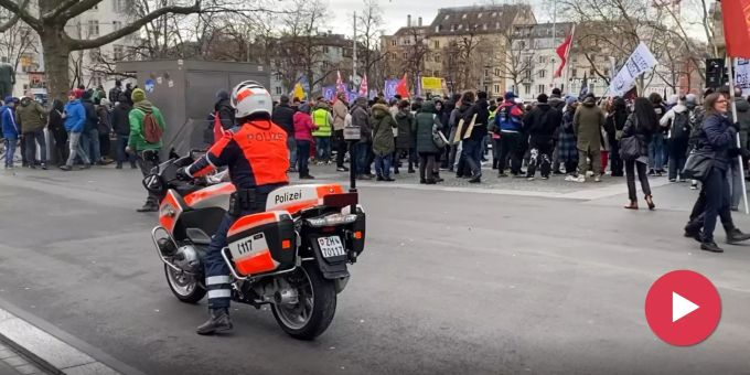 «Sind immer noch da» - Corona-Demo zieht durch die Zürcher Innenstadt