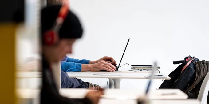 Viele Start-ups suche qualifiziertes Personal - und klagen über bürokratische Hürden. Viele Start-ups suche qualifiziertes Personal - und klagen über bürokratische Hürden.