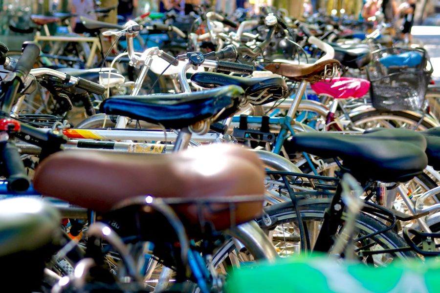 Velos Sättel Veloparkplatz Gestelle